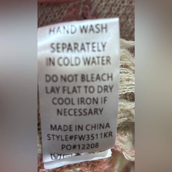 Karlie Distressed Oversized Ripped Floral Desigm Lightweight Sweater Medium - Picture 7 of 7